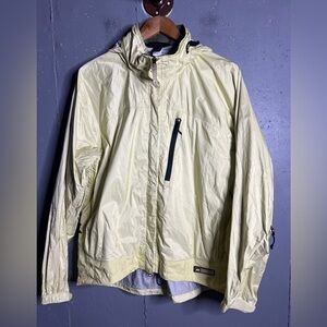 REI Recreational Equipment Women’s Rain Jacket in Yellow/Green.  Size XL
